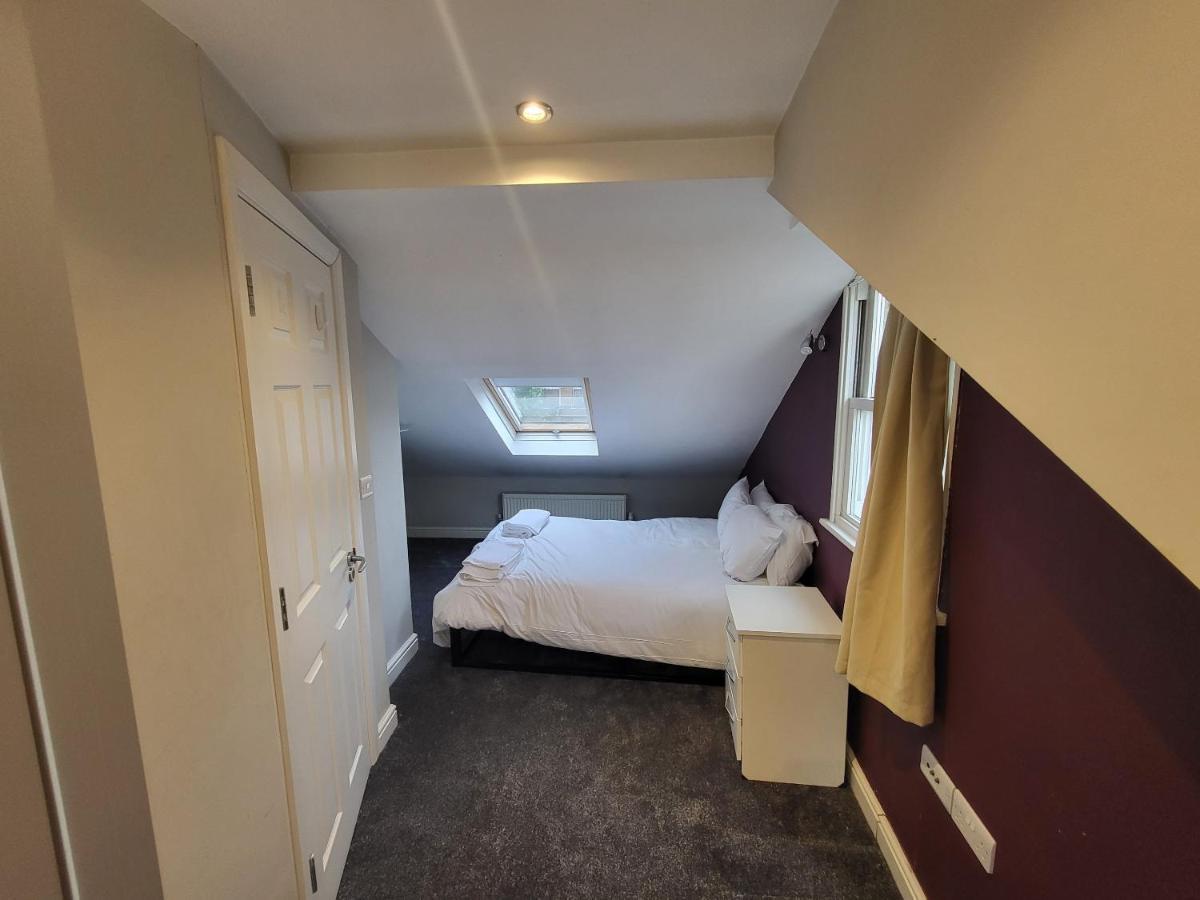 Large 4 Bedroom House In Apartment