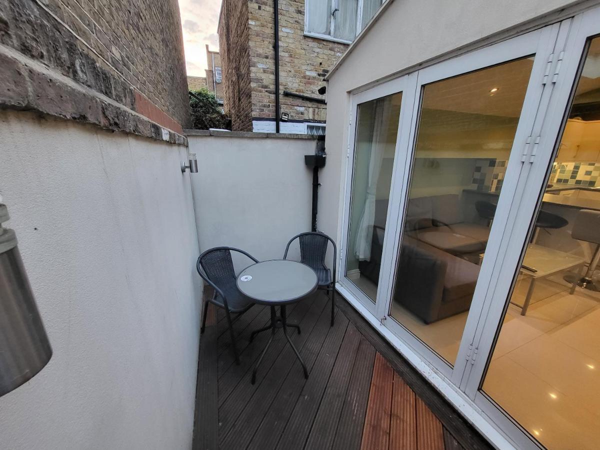 Large 4 Bedroom House In London