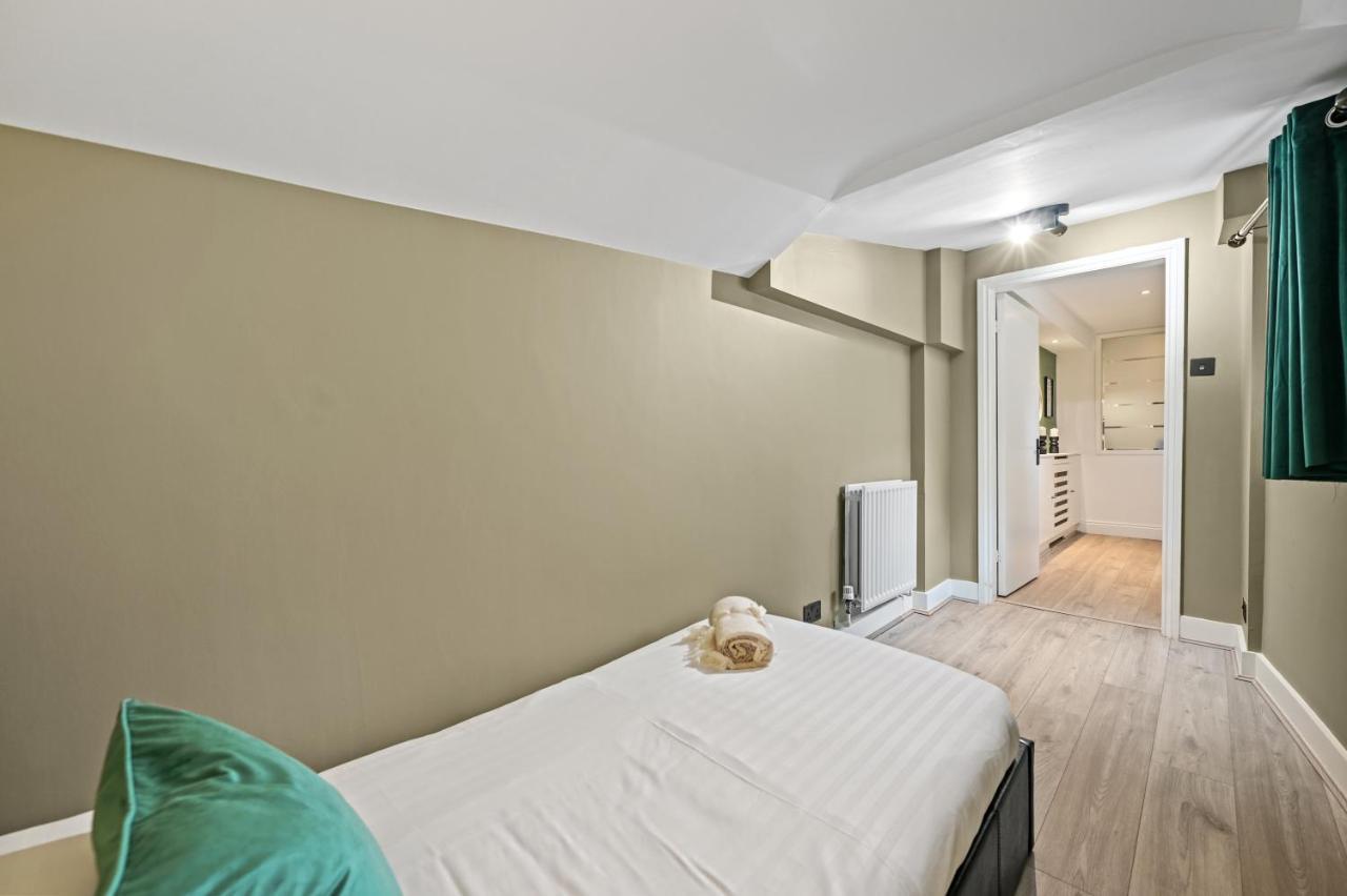 Apartamento Stunning 3 Bed 2 Bathroom Basement Flat In Earls Court, Londres
