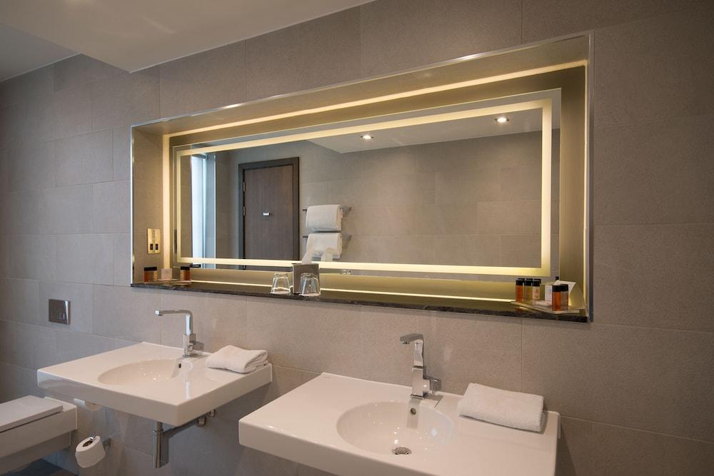 Clayton Chiswick London