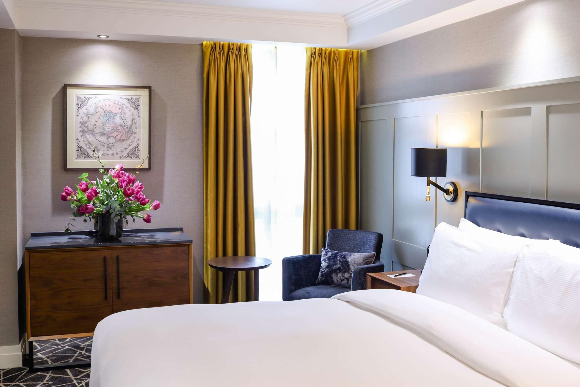 100 Queens Gate Hotel, Curio Collection By Hilton 5*
