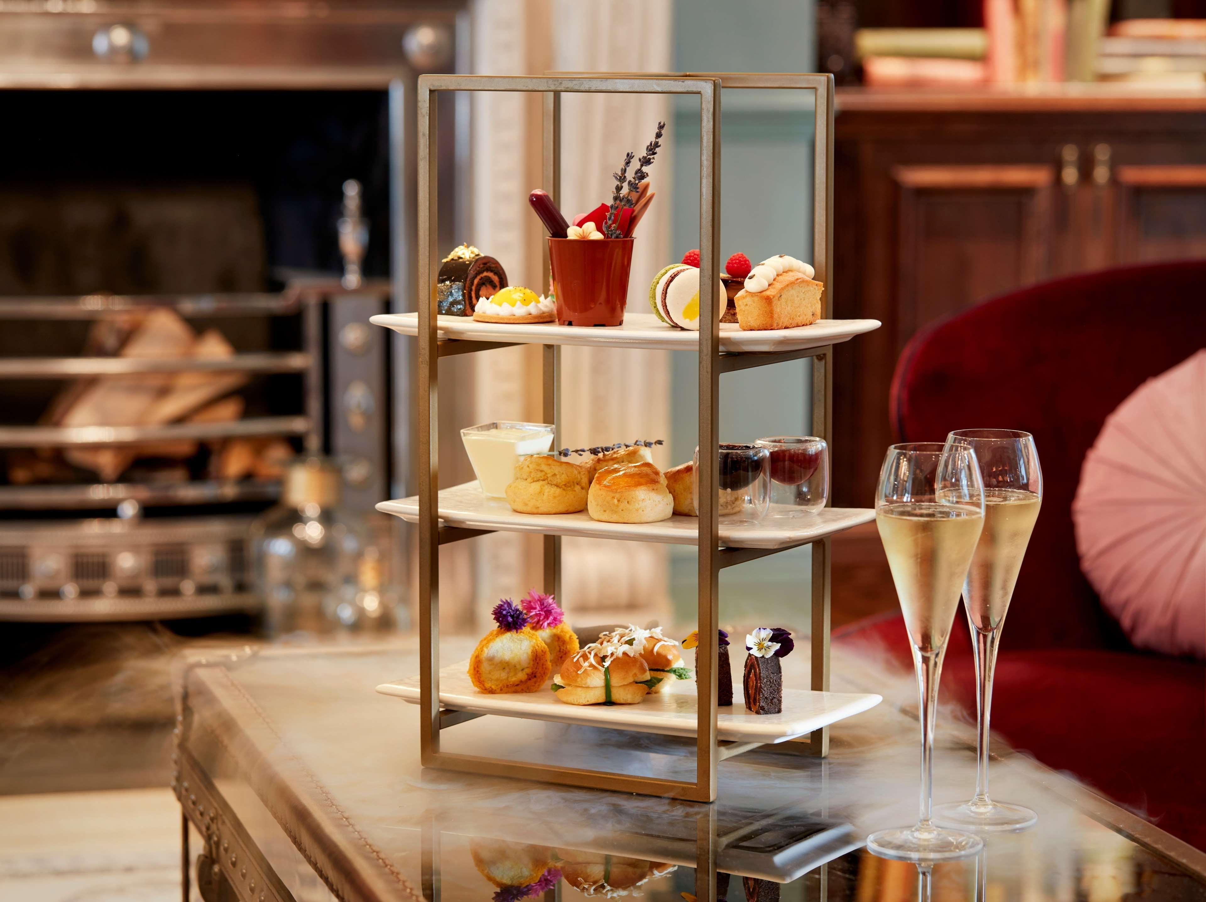 100 Queens Gate Hotel, Curio Collection By Hilton London