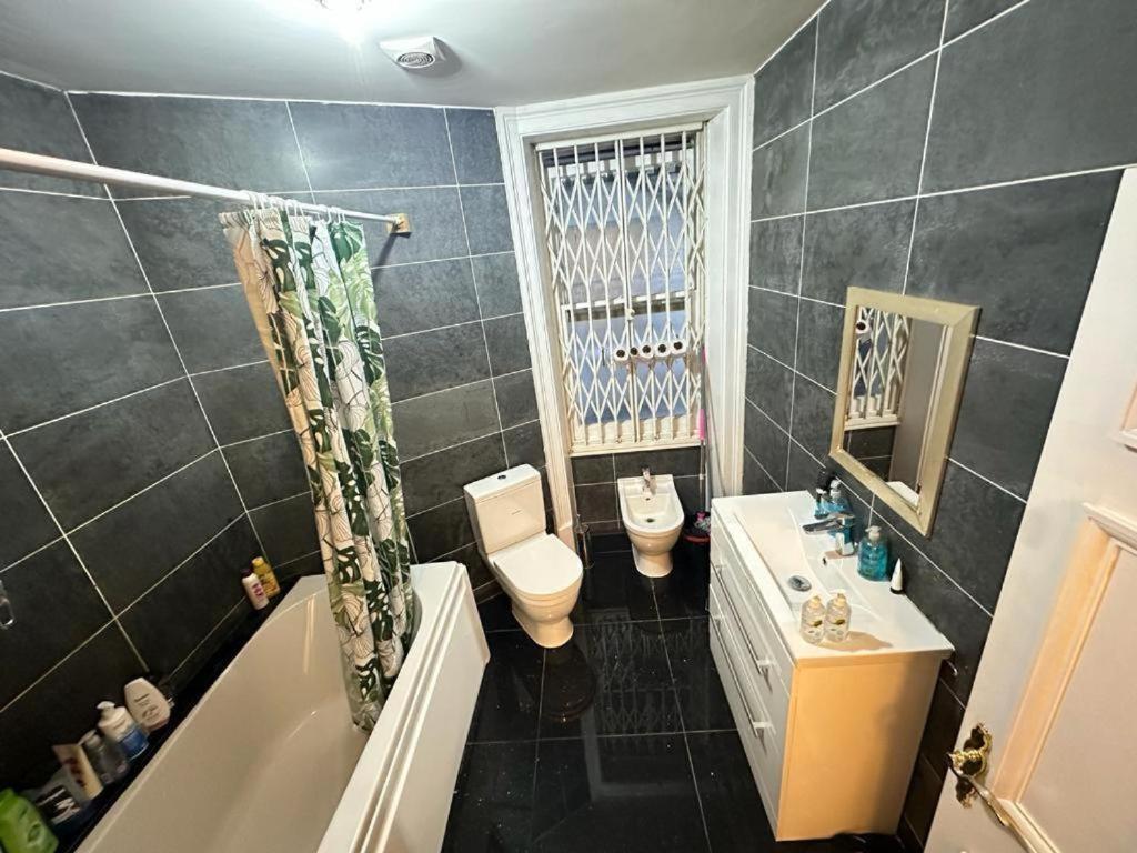 Homestay 1 Step To Station! Double In Marylebone&paddington, , #room Name Is Tokyo# *