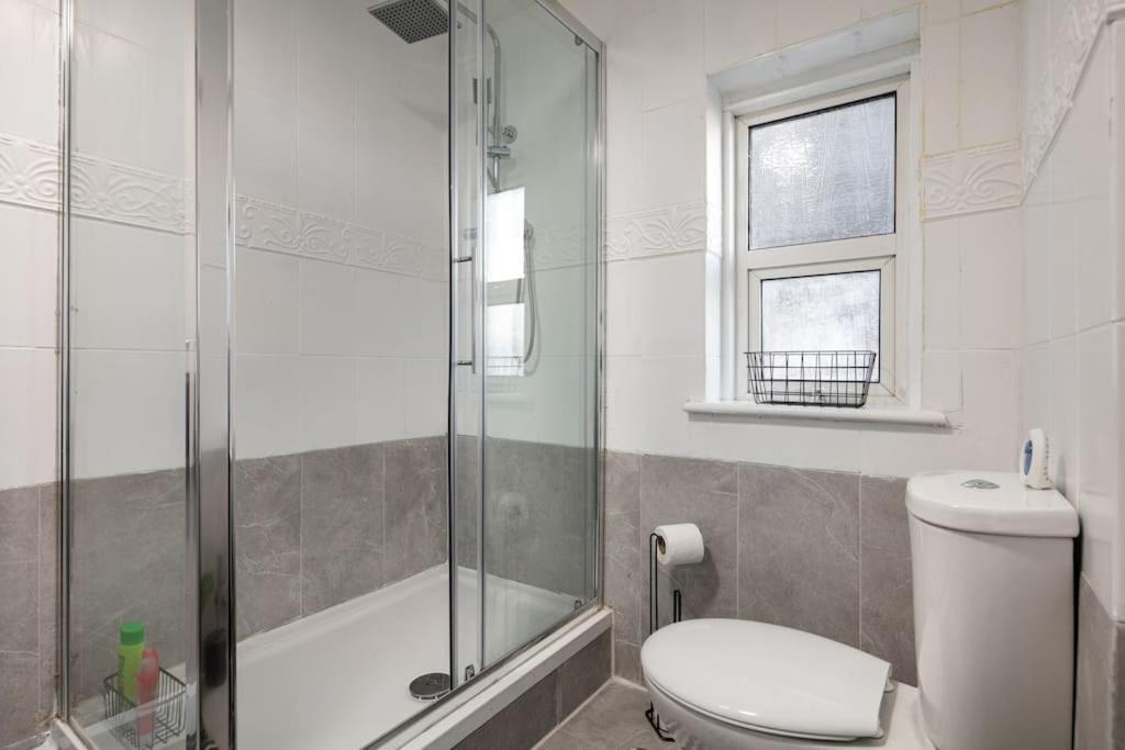 2a - Bright & Airy 2 Bed Flat - 20 Mins To * Londres