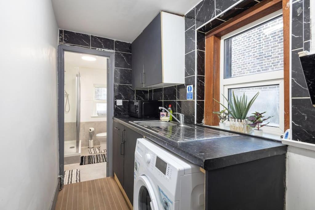 2a - Bright & Airy 2 Bed Flat - 20 Mins To Apartamento