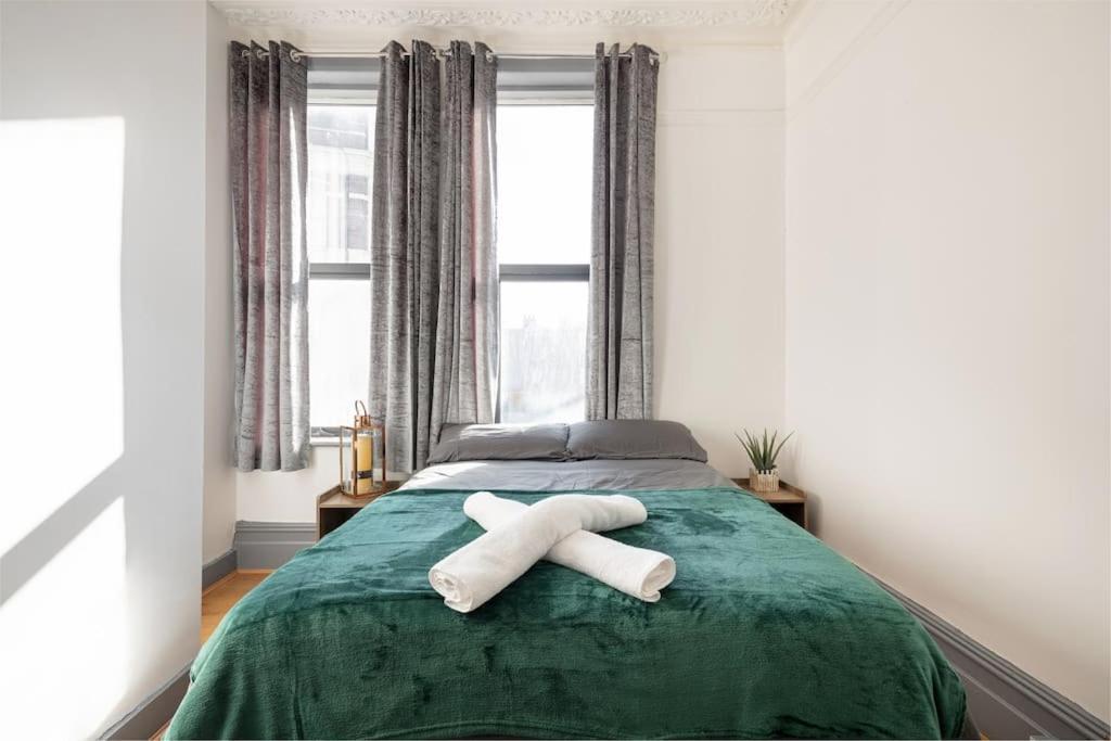 Apartamento 2a - Bright & Airy 2 Bed Flat - 20 Mins To Londres