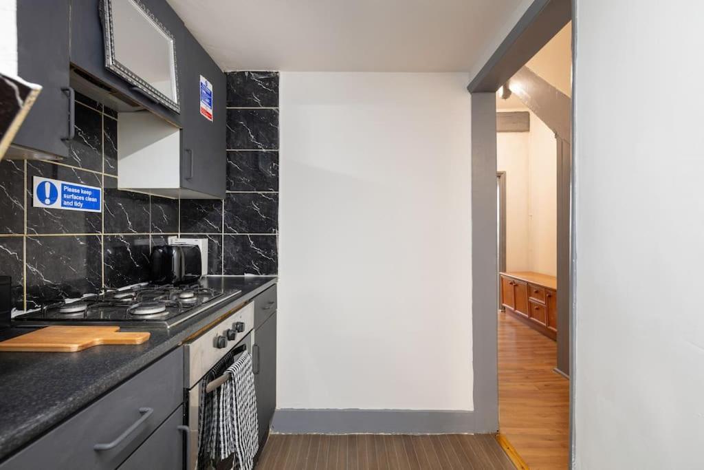 Apartamento 2a - Bright & Airy 2 Bed Flat - 20 Mins To Londres