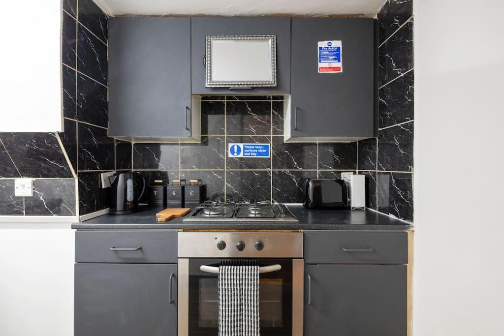 2a - Bright & Airy 2 Bed Flat - 20 Mins To Apartamento *