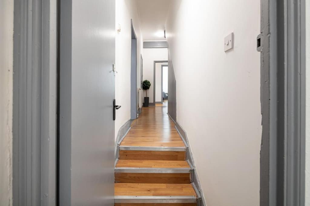 2a - Bright & Airy 2 Bed Flat - 20 Mins To Apartamento