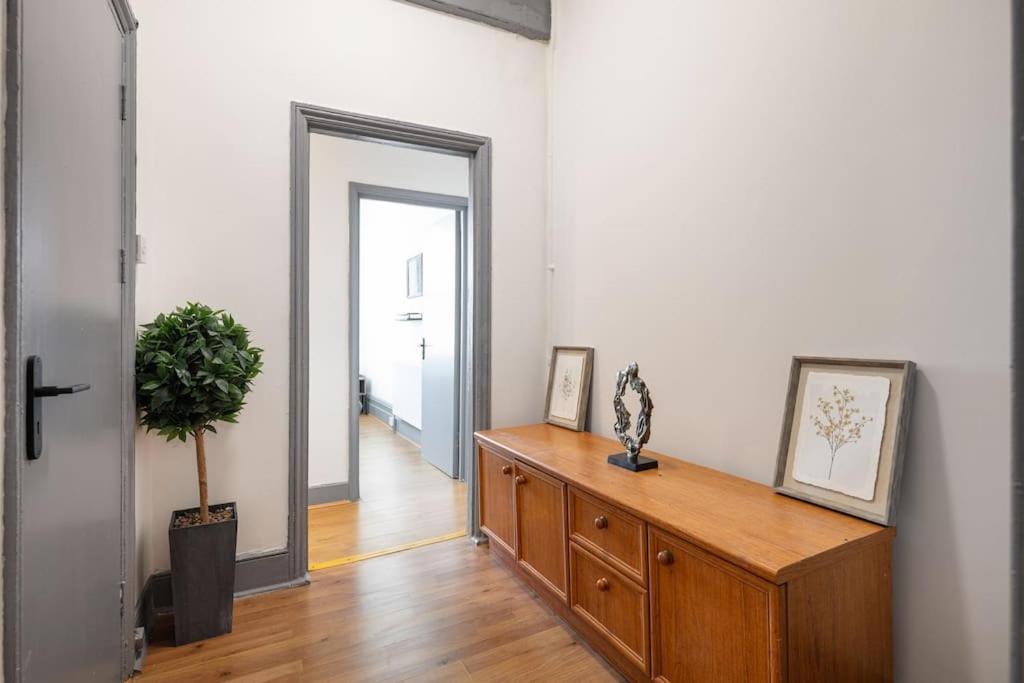 Apartamento 2a - Bright & Airy 2 Bed Flat - 20 Mins To *
