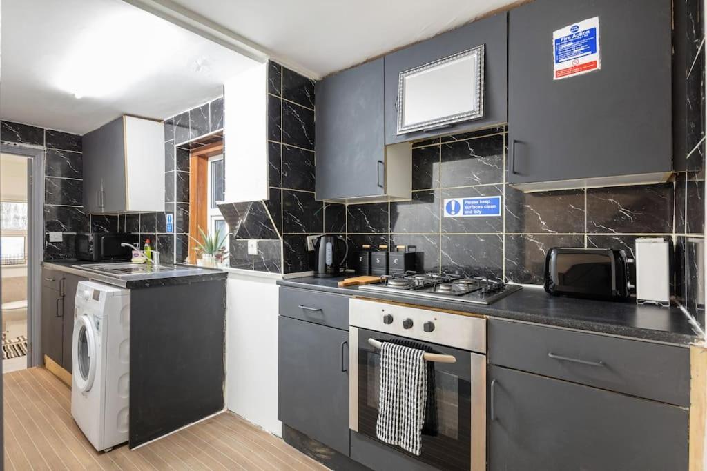 Apartamento 2a - Bright & Airy 2 Bed Flat - 20 Mins To Londres
