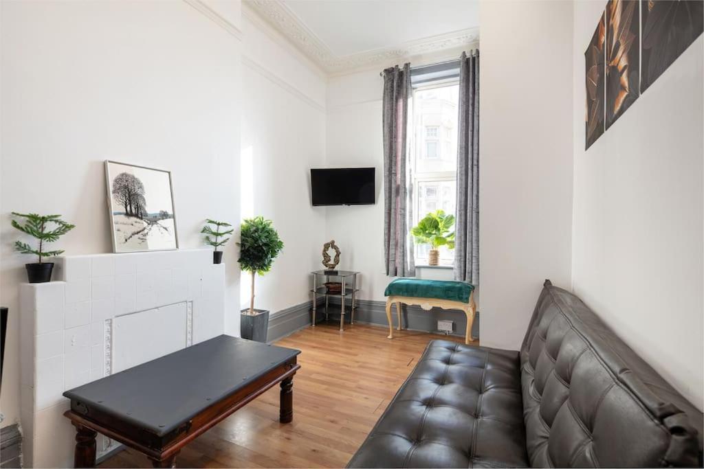 2a - Bright & Airy 2 Bed Flat - 20 Mins To Apartamento *