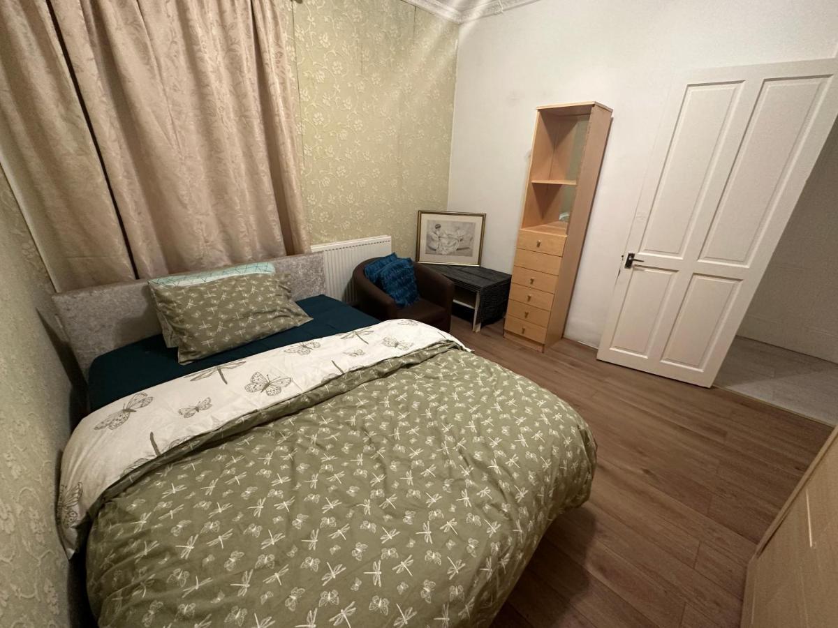 4 Double Bed Family 15 Mins From Central Ldn London