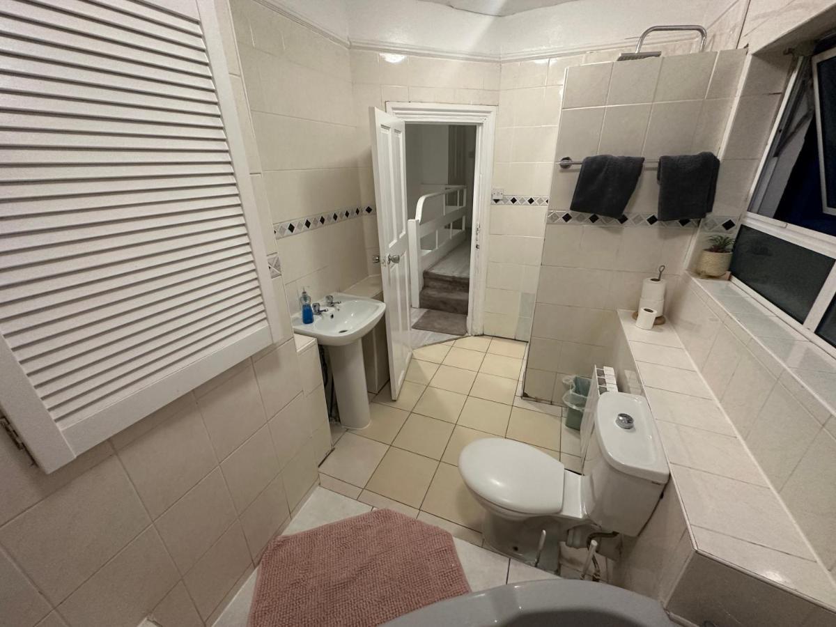 4 Double Bed Family 15 Mins From Central Ldn London