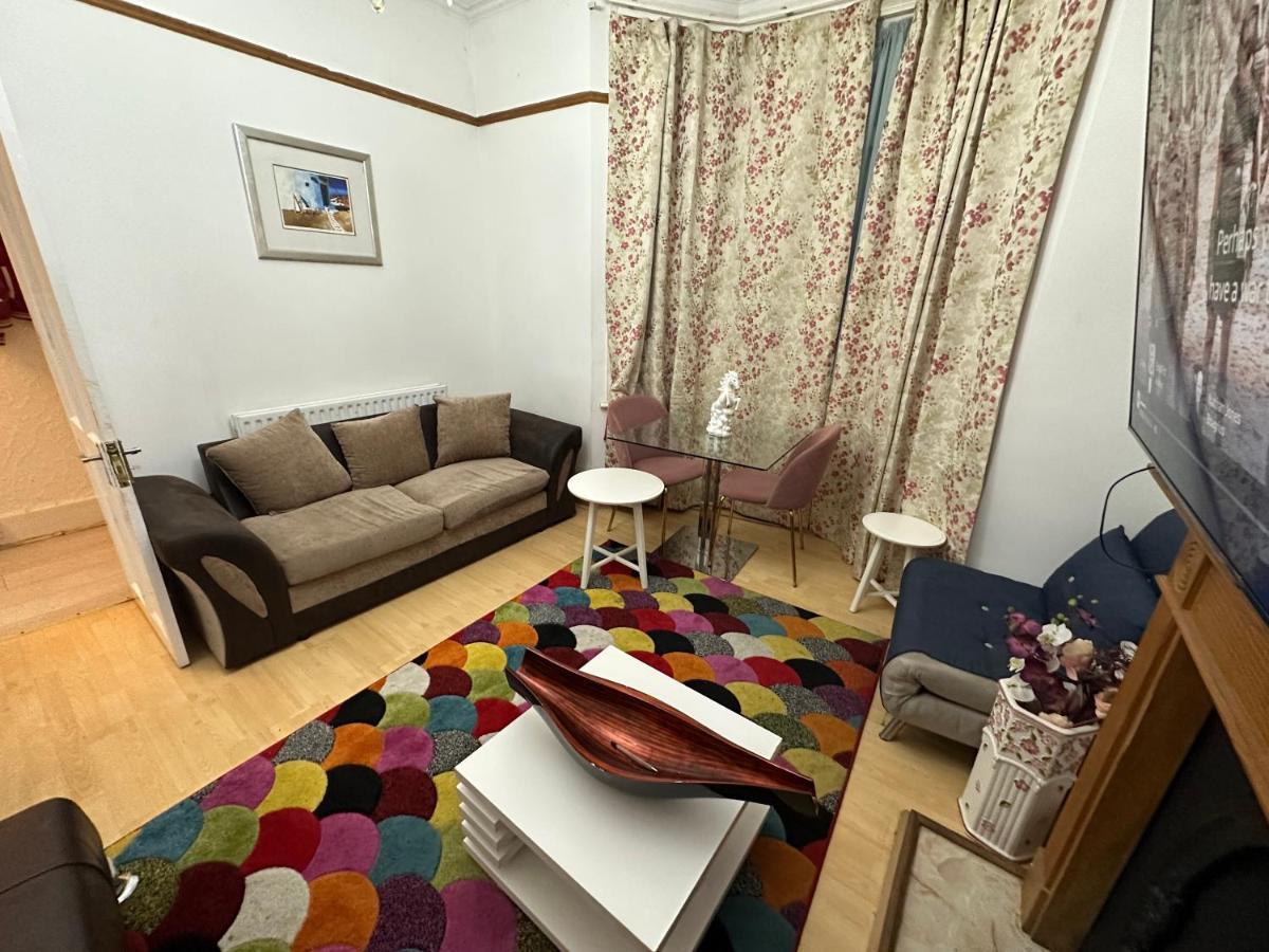 4 Double Bed Family 15 Mins From Central Ldn Apartment *