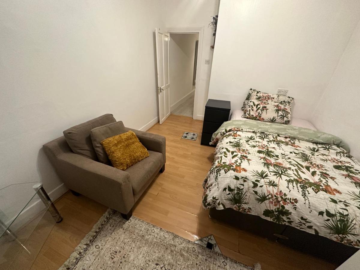 4 Double Bed Family 15 Mins From Central Ldn London