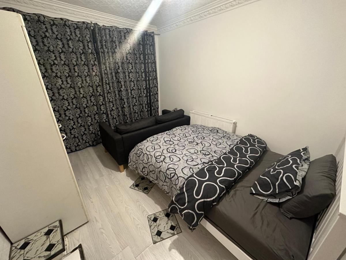 4 Double Bed Family 15 Mins From Central Ldn * London