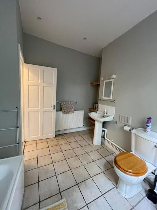 Cosy 1 Bedroom Flat Near The Eye * London