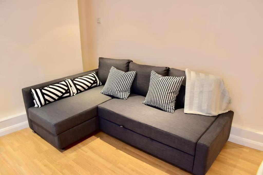 Cosy 1 Bedroom Flat Near The Eye Apartment