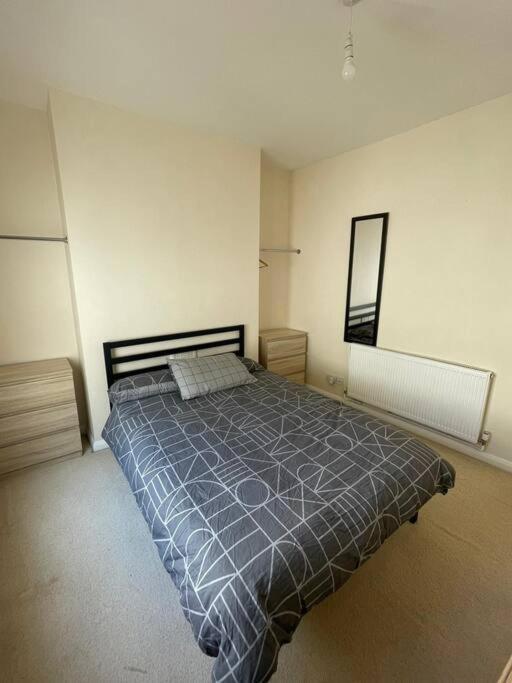 Cosy 1 Bedroom Flat Near The Eye Apartment *