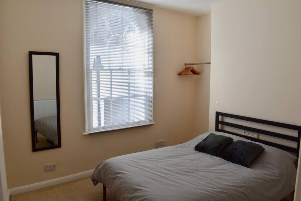 Cosy 1 Bedroom Flat Near The Eye Apartment *