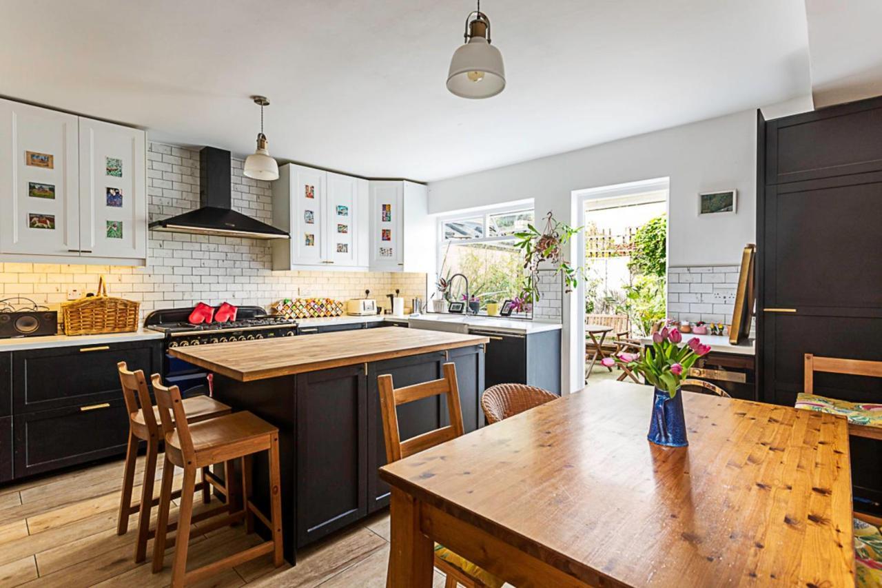 Quirky Spacious House In The Heart Of Hackney Holiday home London