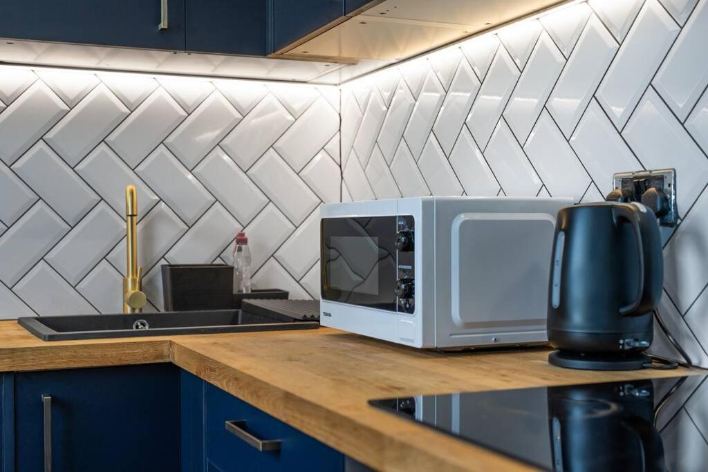 1 - North West Brand New Loft * London