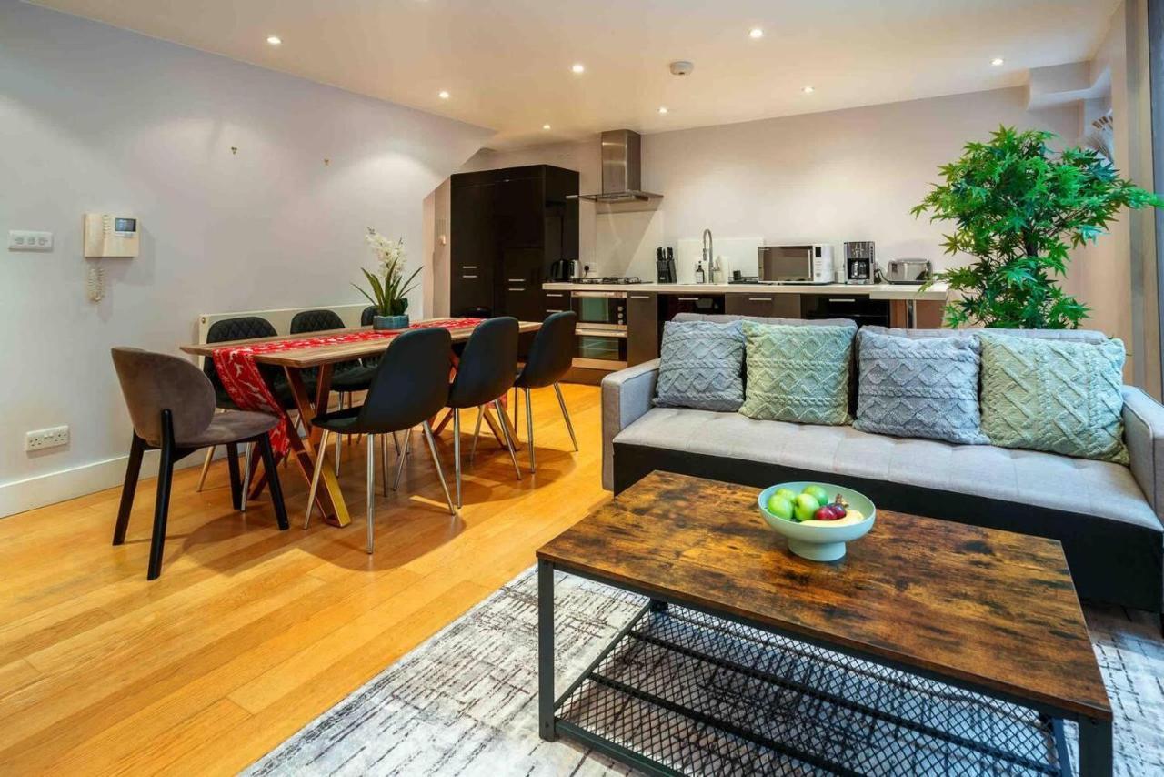 Holiday home Stunning 3-bed House In London