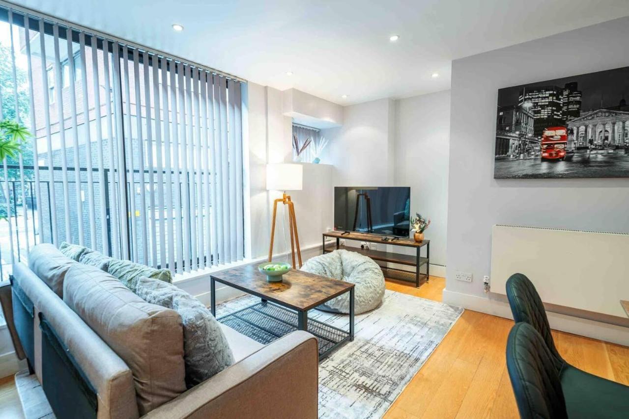 Stunning 3-bed House In Holiday home London