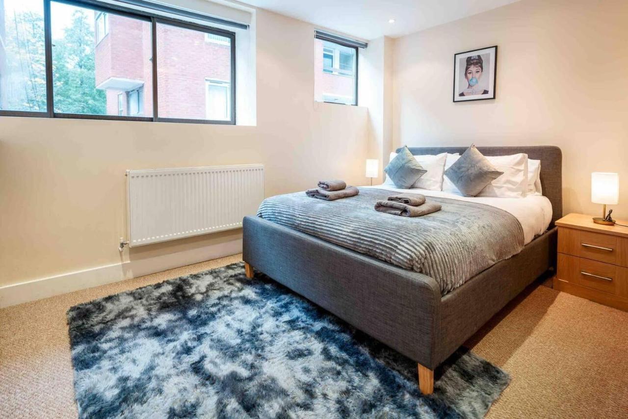 Stunning 3-bed House In *