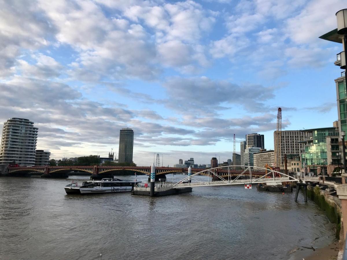 Cosy Private With Private Bathroom In A River View Flat London