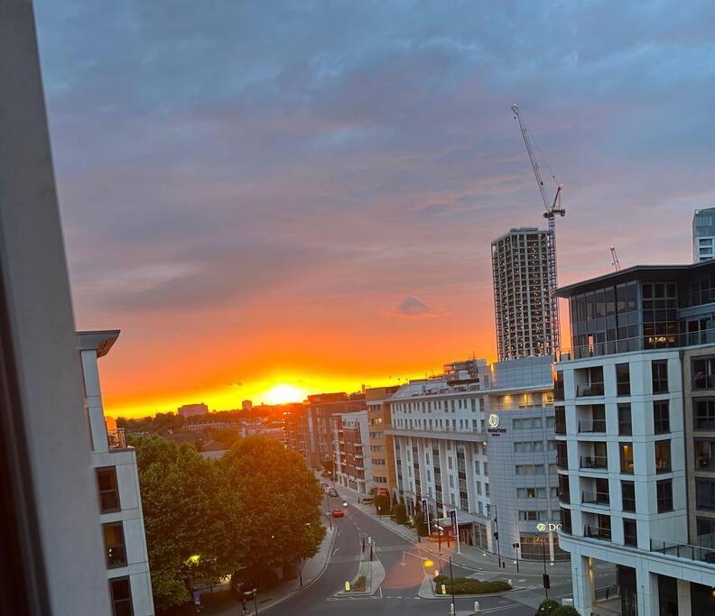 Lovely Flat By Chelsea Harbour Apartment *