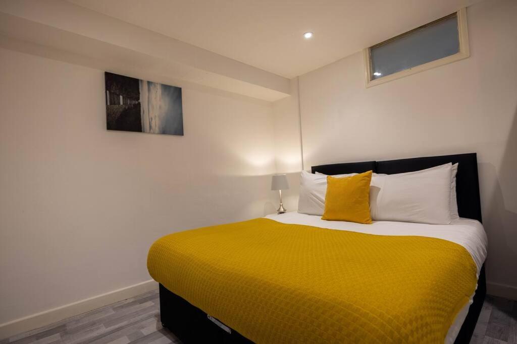 Apartment 3 Bedrooms Flat -wifi-freeparking-babycot-15min To Pepys Park
