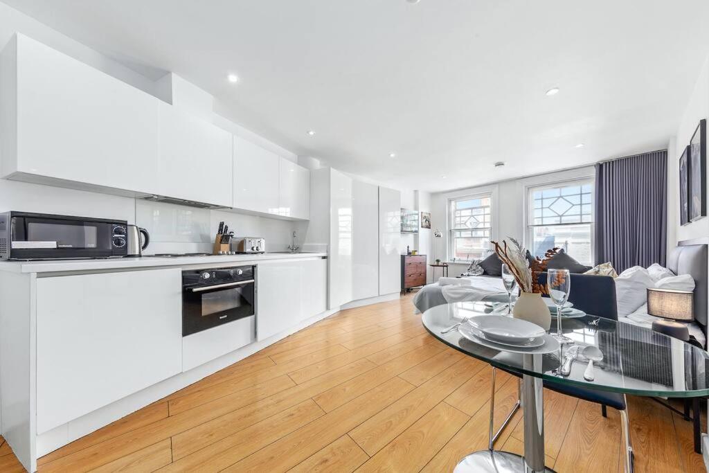 Stylish Piccadilly 1 Bedroom Flat In Vr2 * London