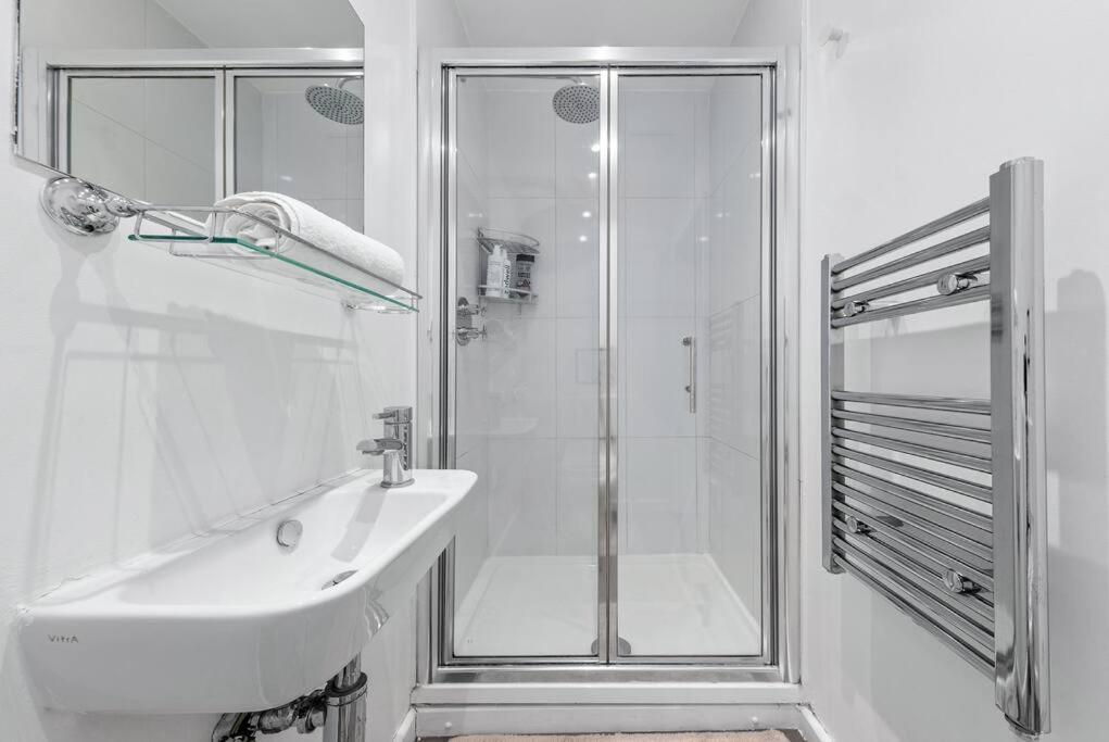 Stylish Piccadilly 1 Bedroom Flat In Vr2 Apartment *