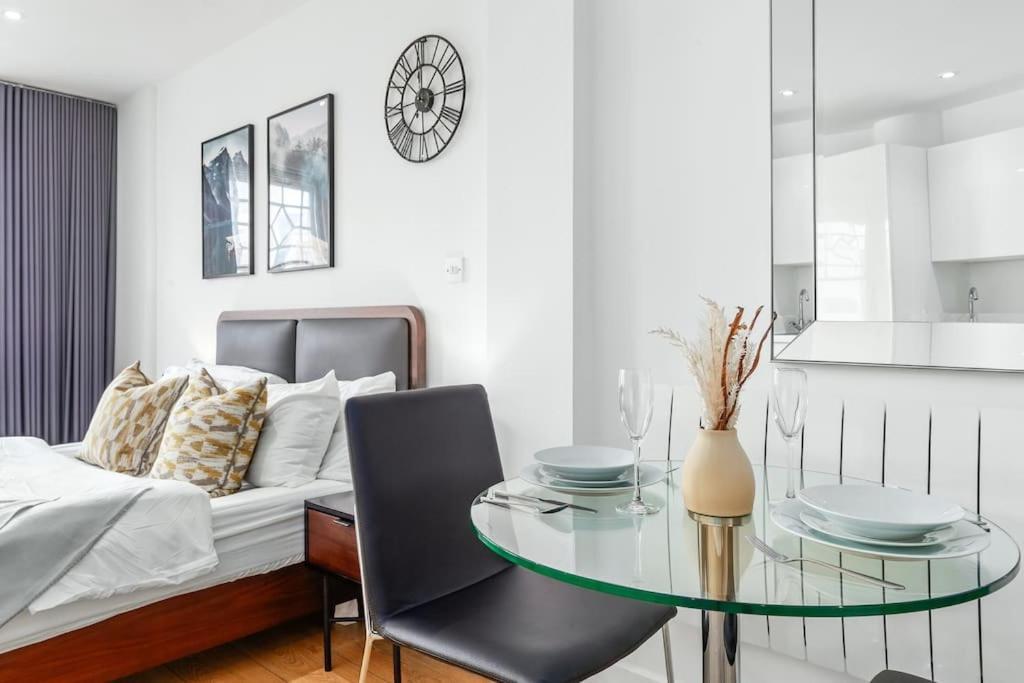 Stylish Piccadilly 1 Bedroom Flat In Vr2 Apartment London