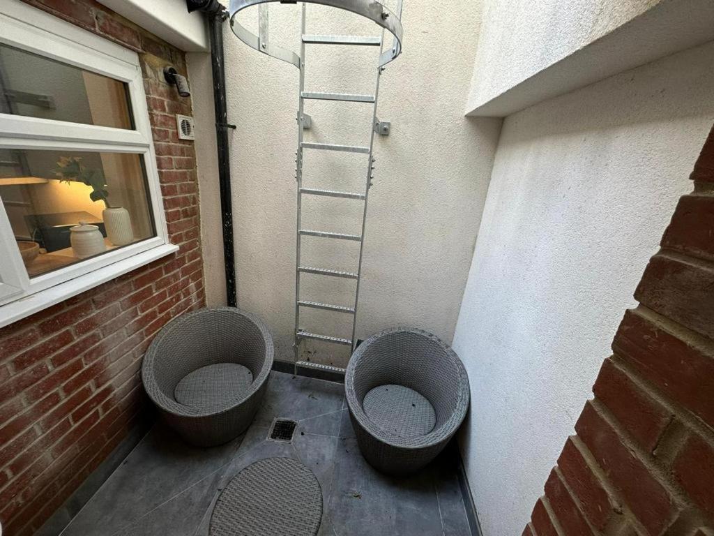 Two Bedroom House In Kilburn London