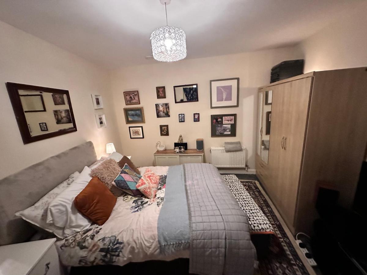 Private Room. In Zone 2 In Cousy Flat Hospedagem domiciliar Londres