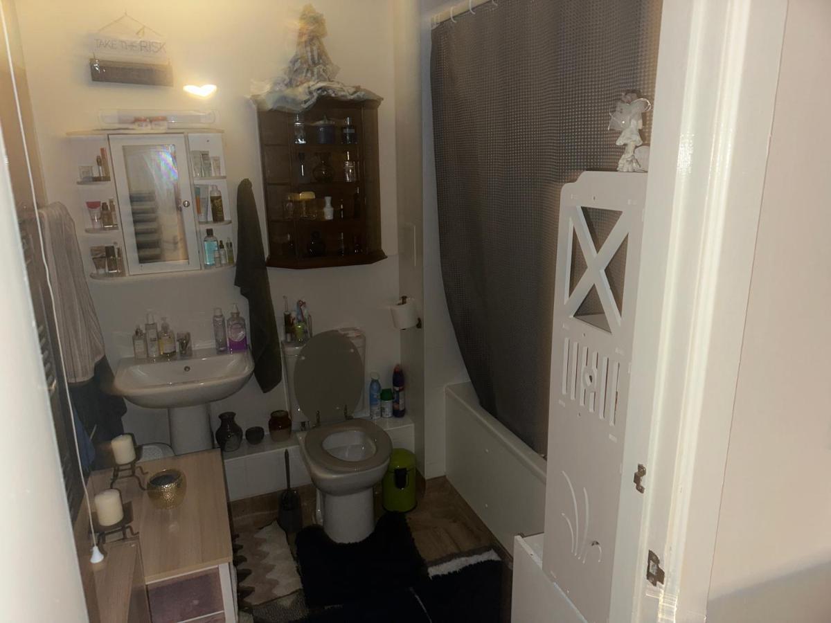 Hospedagem domiciliar Private Room. In Zone 2 In Cousy Flat Londres