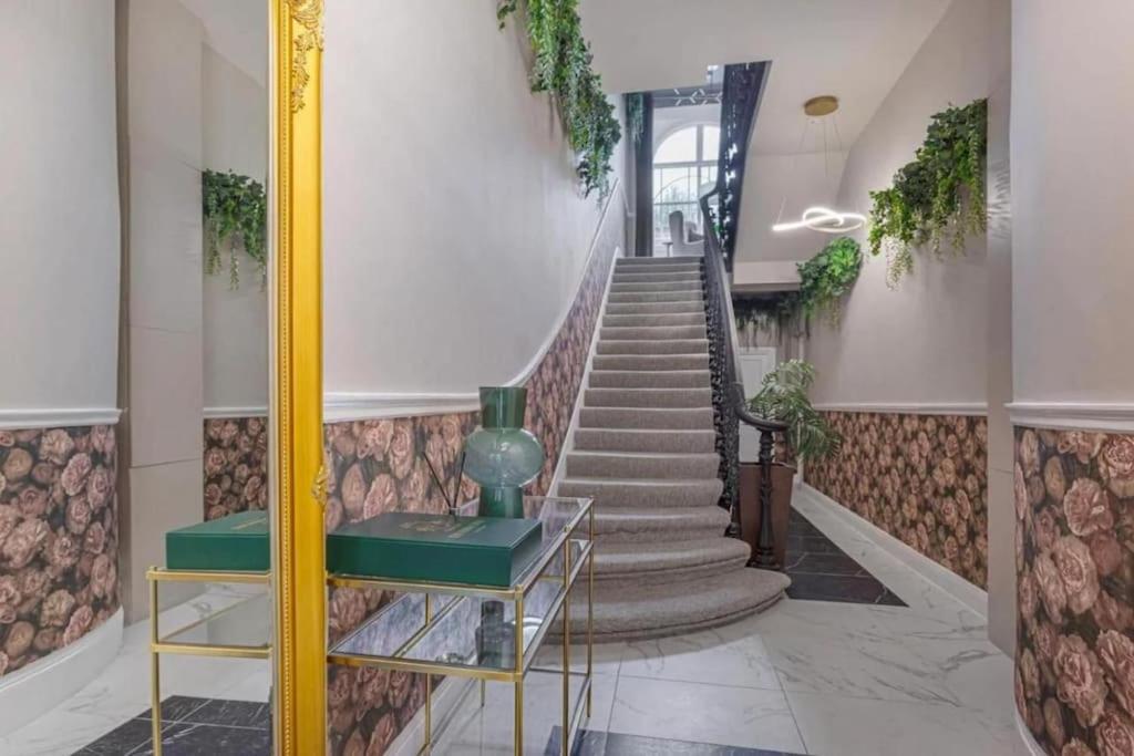 Gorgeous Hyde Park With Elevator Access By Tube Metro Stations Apartment London
