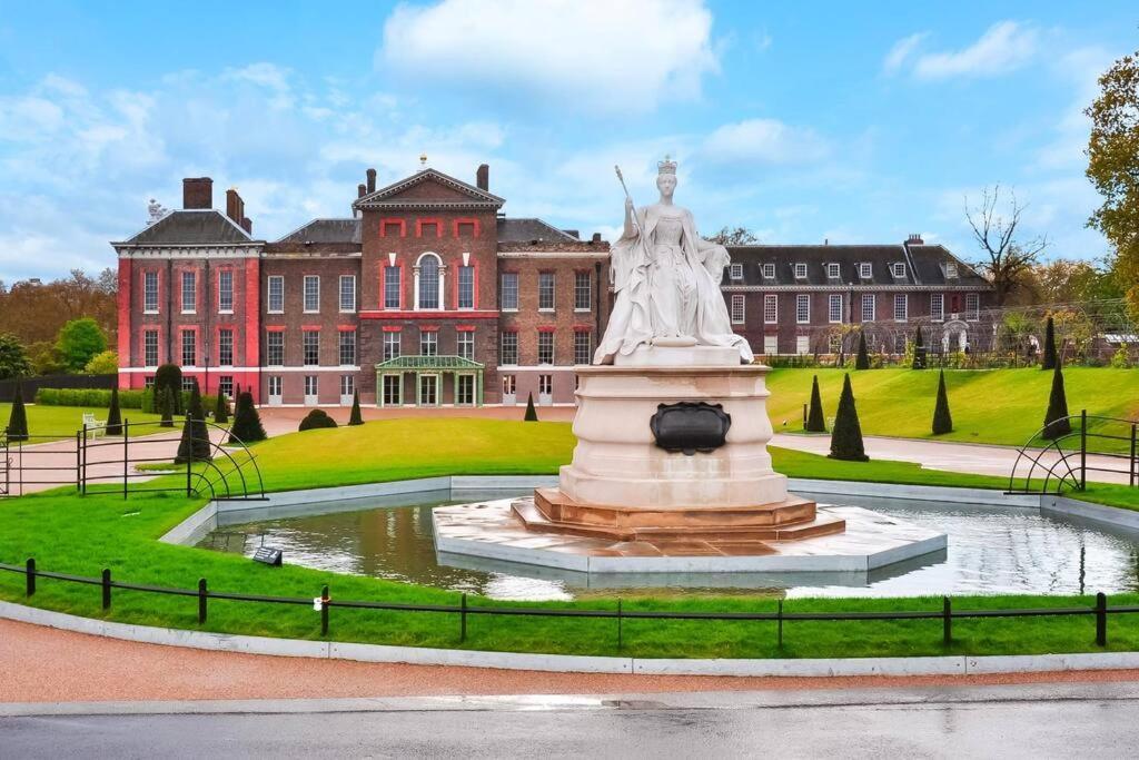 Gorgeous Hyde Park With Elevator Access By Tube Metro Stations London