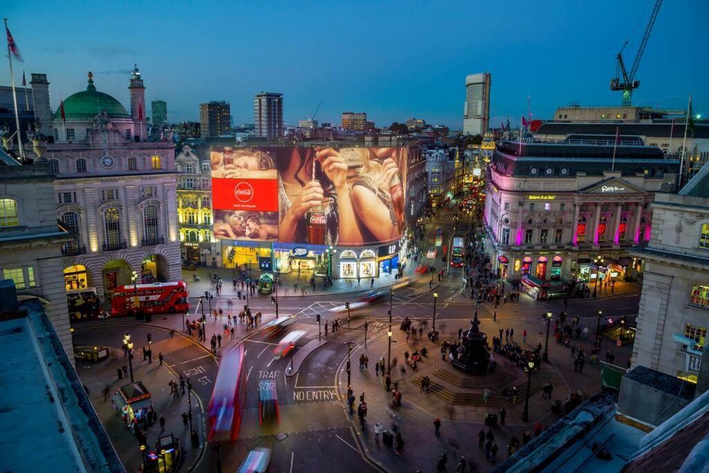 Gorgeous Hyde Park With Elevator Access By Tube Metro Stations