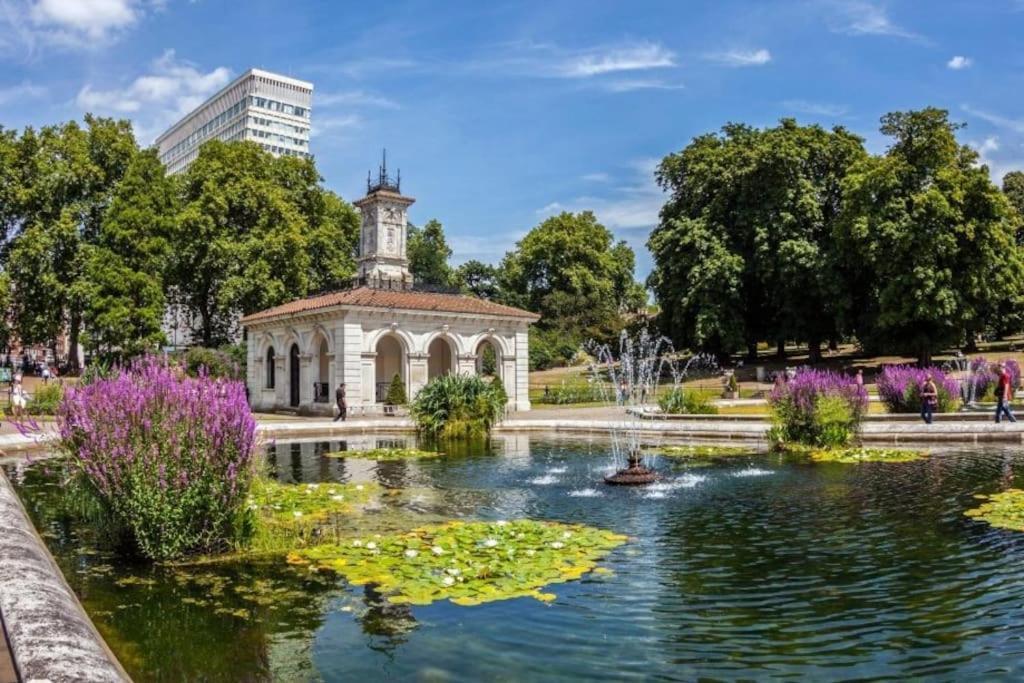 Gorgeous Hyde Park With Elevator Access By Tube Metro Stations * London