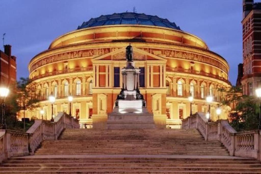 Gorgeous Hyde Park With Elevator Access By Tube Metro Stations Apartment London