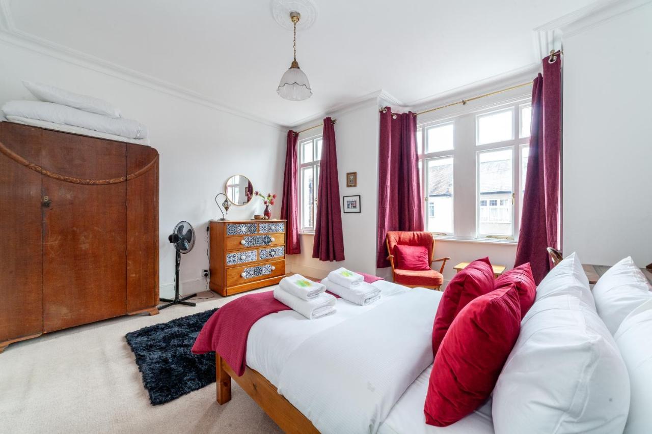 Charming Terraced 3br House, 5 Min Hither St Apartment *
