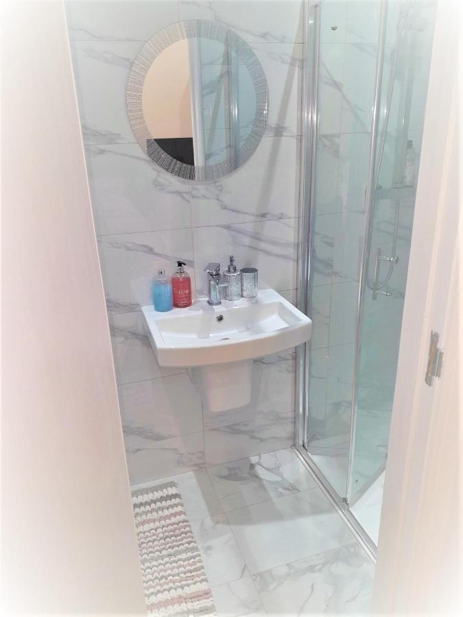 Grand Bleu - - Next To Piccadilly Line Tube Station & Brand New Facilities 4*