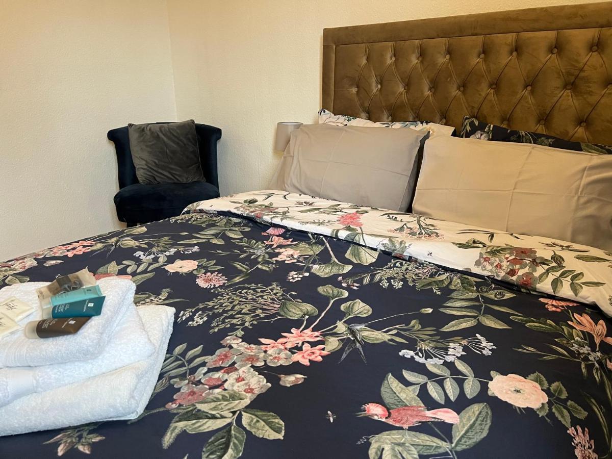 Grand Bleu - - Next To Piccadilly Line Tube Station & Brand New Facilities London