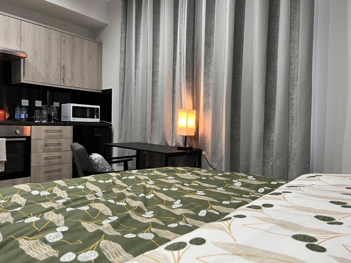 Grand Bleu - - Next To Piccadilly Line Tube Station & Brand New Facilities 4* London