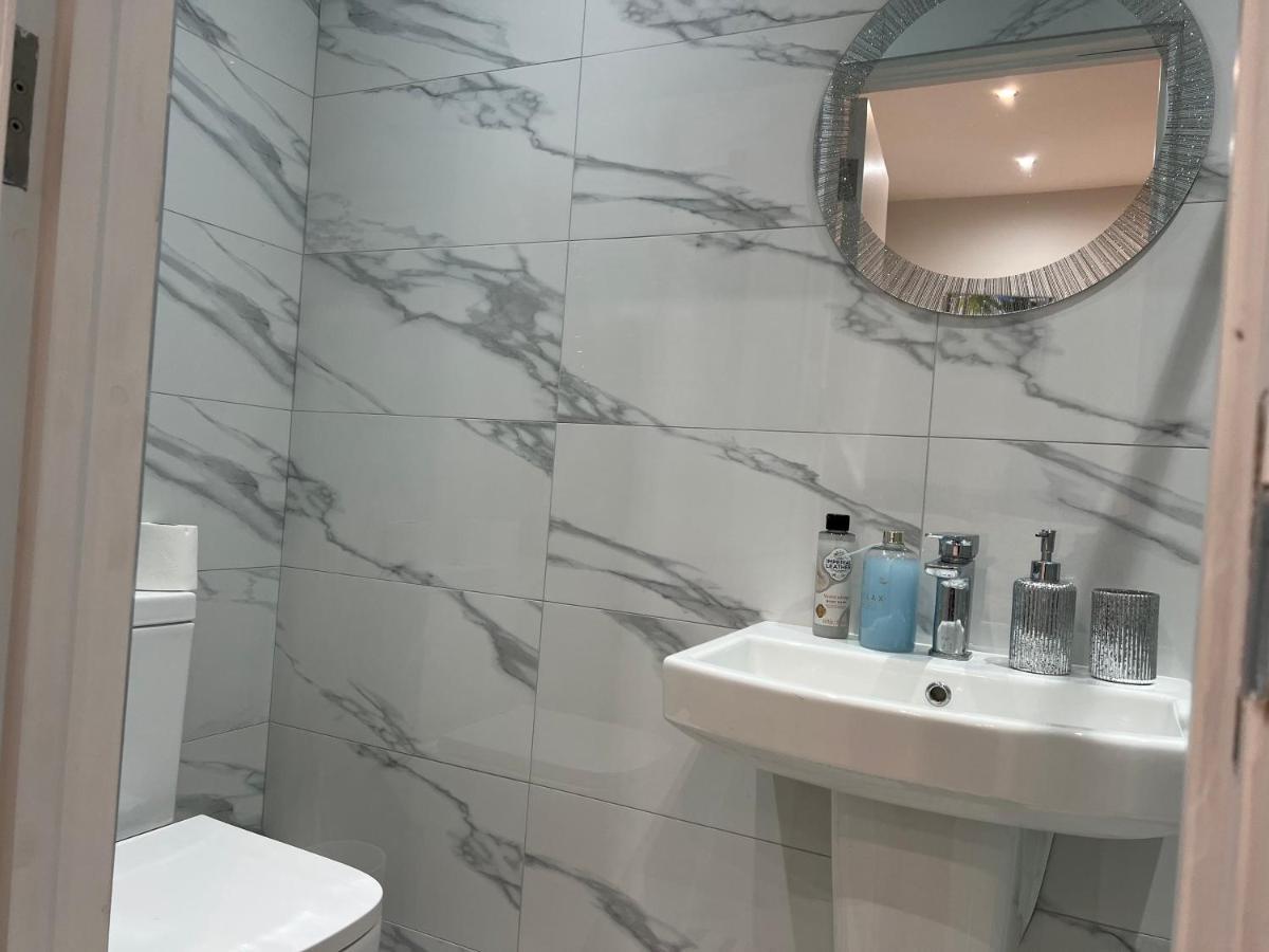 Hotel Grand Bleu - - Next To Piccadilly Line Tube Station & Brand New Facilities 4*