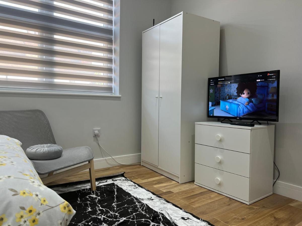 Grand Bleu - - Next To Piccadilly Line Tube Station & Brand New Facilities 4*